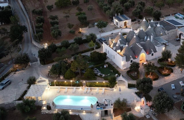 Apartment 'Trullo Suite In Masseria' with Shared Pool, Wi-Fi and Air Conditioning