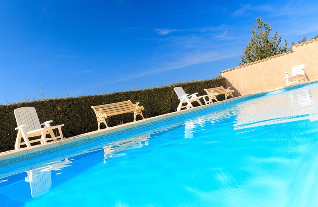 APARTMENT "UGNI BLANC" 4 PERS. IN THE HEART OF A 120-HECT. WINEGROWING ESTATE