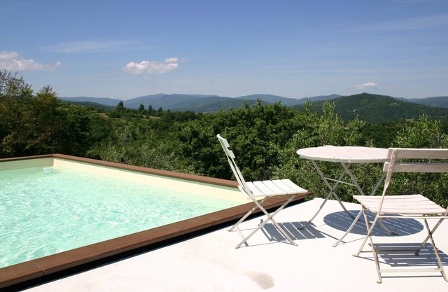 Apartment Ulivo (sleeps 2 - 4 + cot)