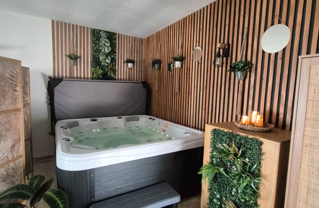 Apartment 'Une Parenthèse En Luberon' with Private Garden, Wi-Fi and Air Conditioning