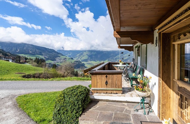 Apartment 'Unterlehenhof N' with Mountain View, Balcony and Wi-Fi