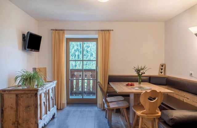 Apartment "Unterspisserhof App Sonnenblume" with Mountain View, Garden & Wi-Fi