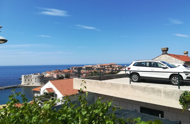 Apartment up to 4 persons, 5 minutes from the beach and Old Town, with parking