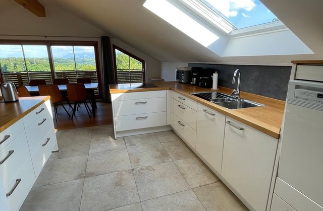 Apartment up to 6 pers. on the 1st floor, balcony, 100 sqm