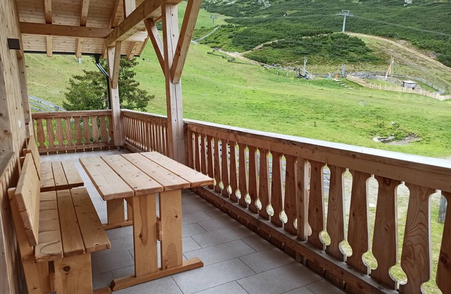 Apartment 'Upper Floor' with Mountain View, Shared Terrace and Wi-Fi