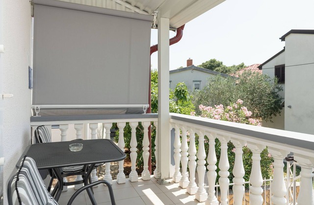 Apartment Vinko (58381-A1) - Starigrad Paklenica