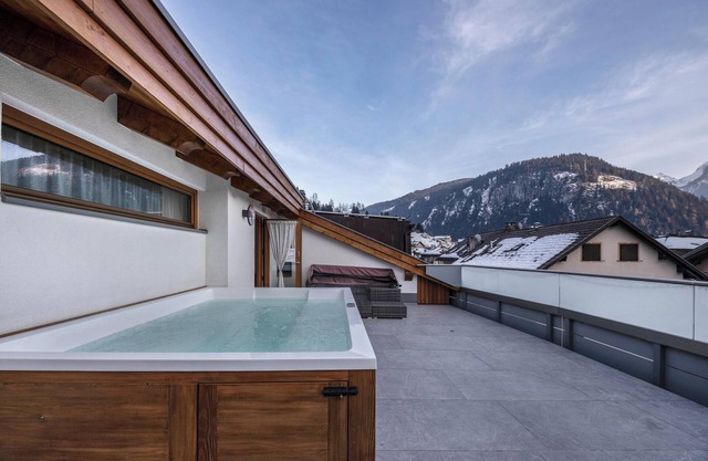 Apartment “Vacanze Arcobaleno - Giallo” with Mountain View, Sauna & Whirlpool