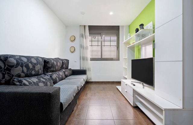 Apartment 'Vendrell Centre' with Wi-Fi and Air Conditioning