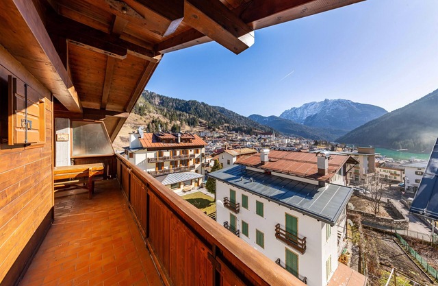 Apartment 'Villa Pais 3 Cime View' with Lake View and Private Terrace