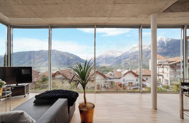 Apartment 'Villa Alvarium Eins' with Mountain View, Private Terrace and Wi-Fi