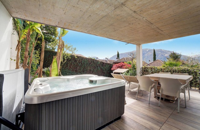 Apartment 'Villa Alvarium 2' with Mountain View, Private Terrace and Wi-Fi