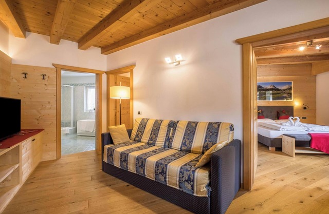 Apartment "Villa Anita Piz da Peres" with Mountain View, Sauna, Wi-Fi & Terrace