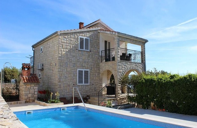 Apartment Villa Jakov - Two Bedroom Apartment with Terrace and Swimming Pool