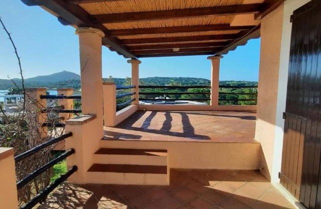 Apartment 'Villa Porto Giunco' with Sea View, Private Terrace and Air Conditioning
