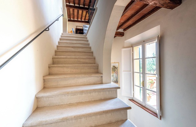 Apartment 'Villa Serraglio Con Vista Siena' with Shared Garden