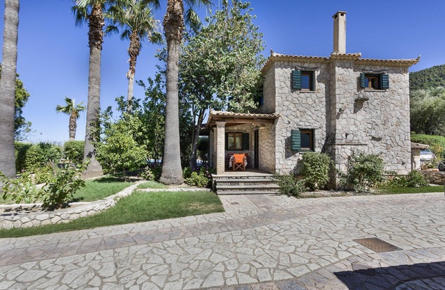 Apartment 'Villa Tramonto' with Shared Pool, Balcony and Wi-Fi