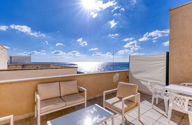 Apartment 'Villetta Fronte Mare' with Balcony and Air Conditioning