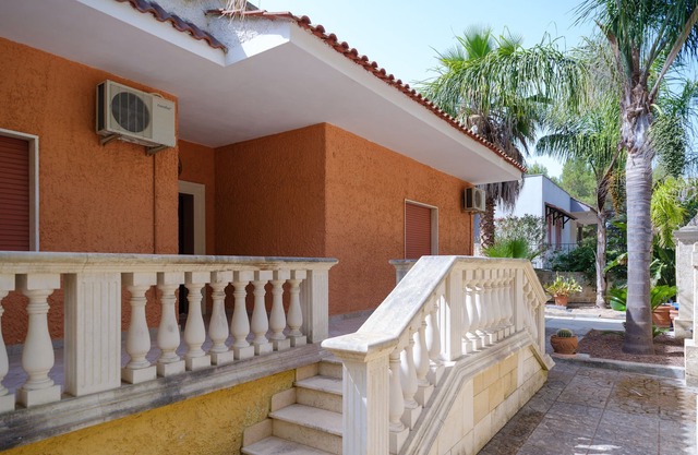 Apartment 'Villetta Lezzi' with Private Terrace, Private Garden and Air Conditioning