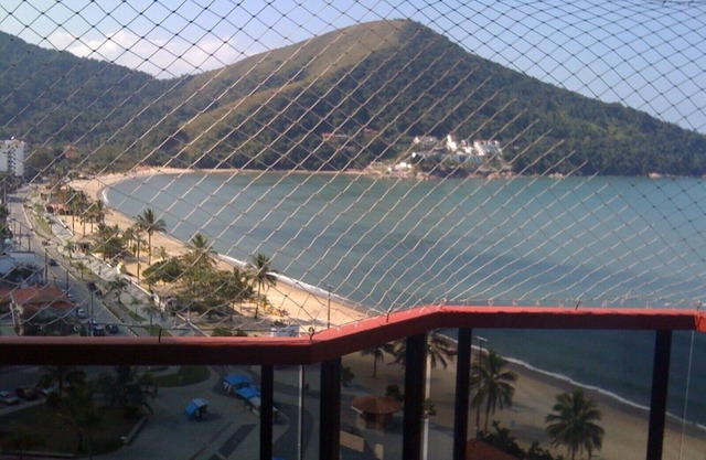 Apartment w/balcony facing the sea