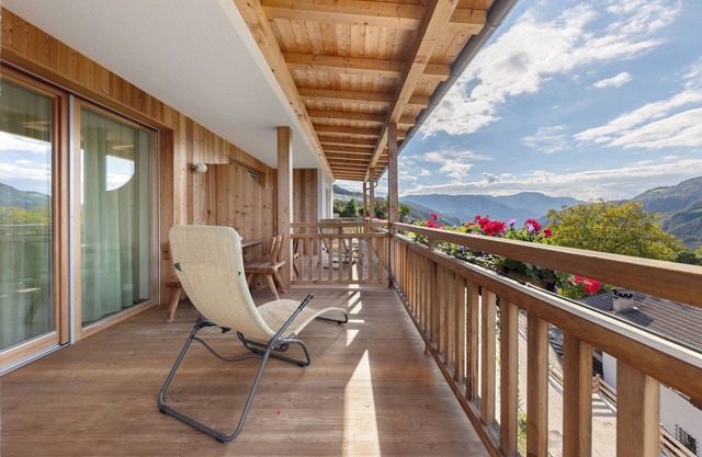 Apartment 'Wohnung Deluxe Obertrisaierhof' with Mountain View, Shared Terrace and Wi-Fi