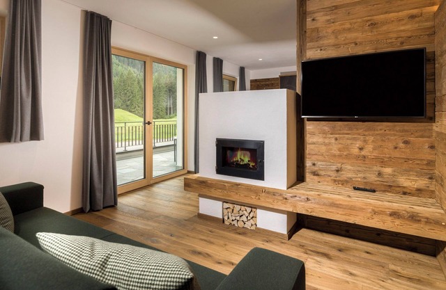 Apartment "Waidacherhof Berg" with Mountain View, Balcony & Wi-Fi