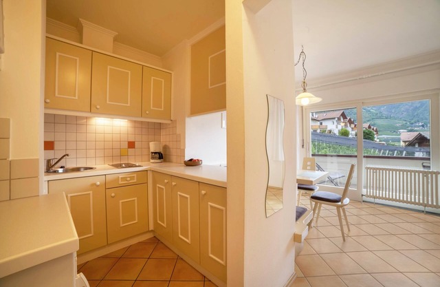 Apartment "Wanda 3" with Wi-Fi, Balcony & Swimming Pool