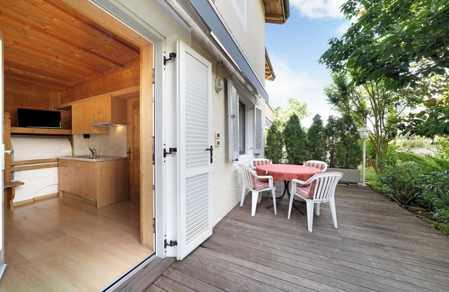 Apartment "Weinsepphof 1" with Mountain View, Pool, Wi-Fi, Garden & Balcony