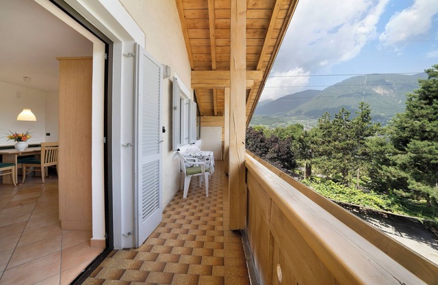 Apartment "Weinsepphof 4" with Mountain View, Pool, Wi-Fi, Garden & Balcony