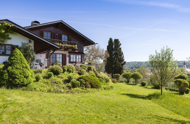Apartment "Wendelsteinblick" between city, lakes & mountains