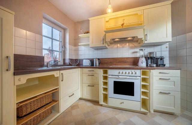 Apartment 'Weserbergland' with Balcony and Wi-Fi