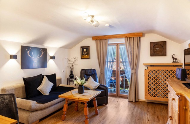 Apartment 'Wetterstein' with Mountain View, Balcony and Wi-Fi
