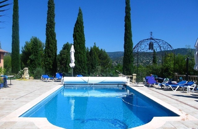 APARTMENT WITH POOL