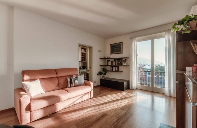 Apartment with Lakefront Terrace (CASA COTIMA)