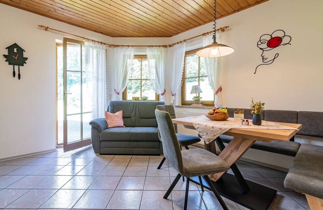 Apartment 'Wiesengrund' with Mountain View, Private Terrace and Wi-Fi