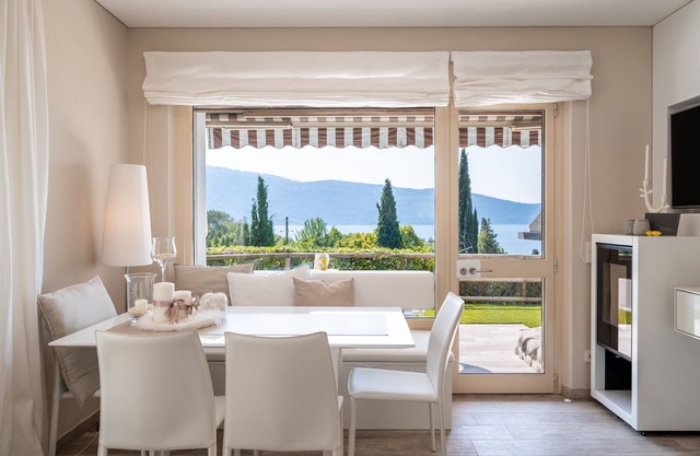 Apartment 'Wieser Garda Lake' with Lake View, Wi-Fi and Air Conditioning
