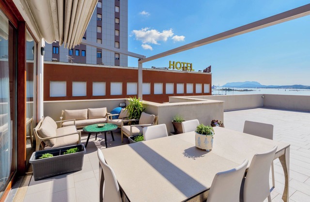 Apartment 'Window On The Sea' with Sea View, Wi-Fi and Air Conditioning