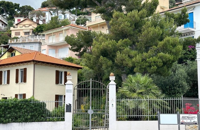 Apartment with sea view and air conditioning