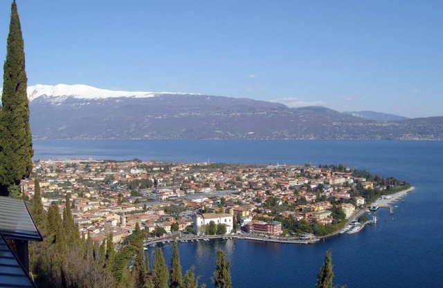 Apartment with garden near the beach in Toscolano Maderno Lake Garda