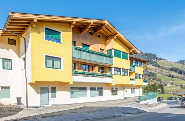 Apartment with 2 balconies in the middle of Westendorf