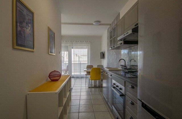 Apartment with 2 bedrooms, balcony, right on the beach