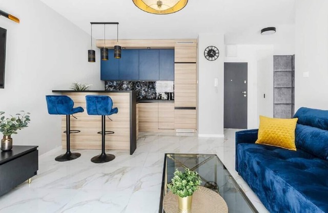 Apartment with a balcony by Nate Berkus FV