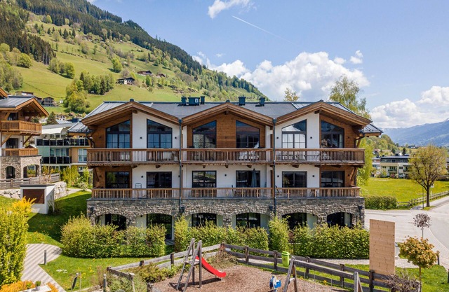 Apartment with a shared sauna and a gym