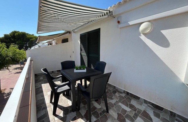 Apartment with a spectacular sunset. Modern with satellite TV and beach 5 min away