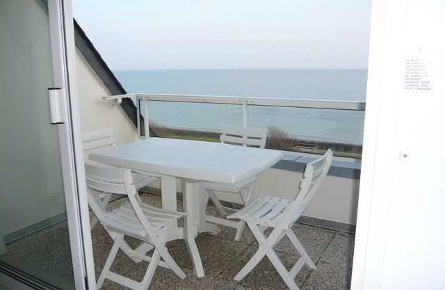 Apartment with access and stunning sea views
