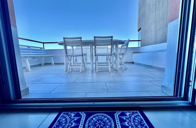 Apartment with all amenities 50 meters from the sea. Breathtaking view