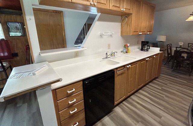 Apartment with all the amenities of a campground. 20 minutes from Daytona