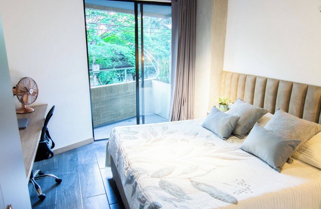 Apartment with balcony in Laureles