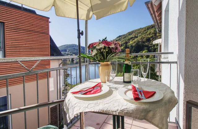 Apartment with balcony directly on the banks and with a view of the Moselle