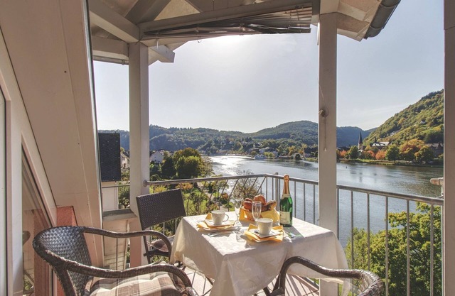 Apartment with balcony directly on the banks and with a view of the Moselle