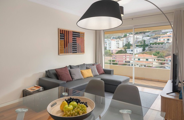 Apartment with balcony and pool - Green Park